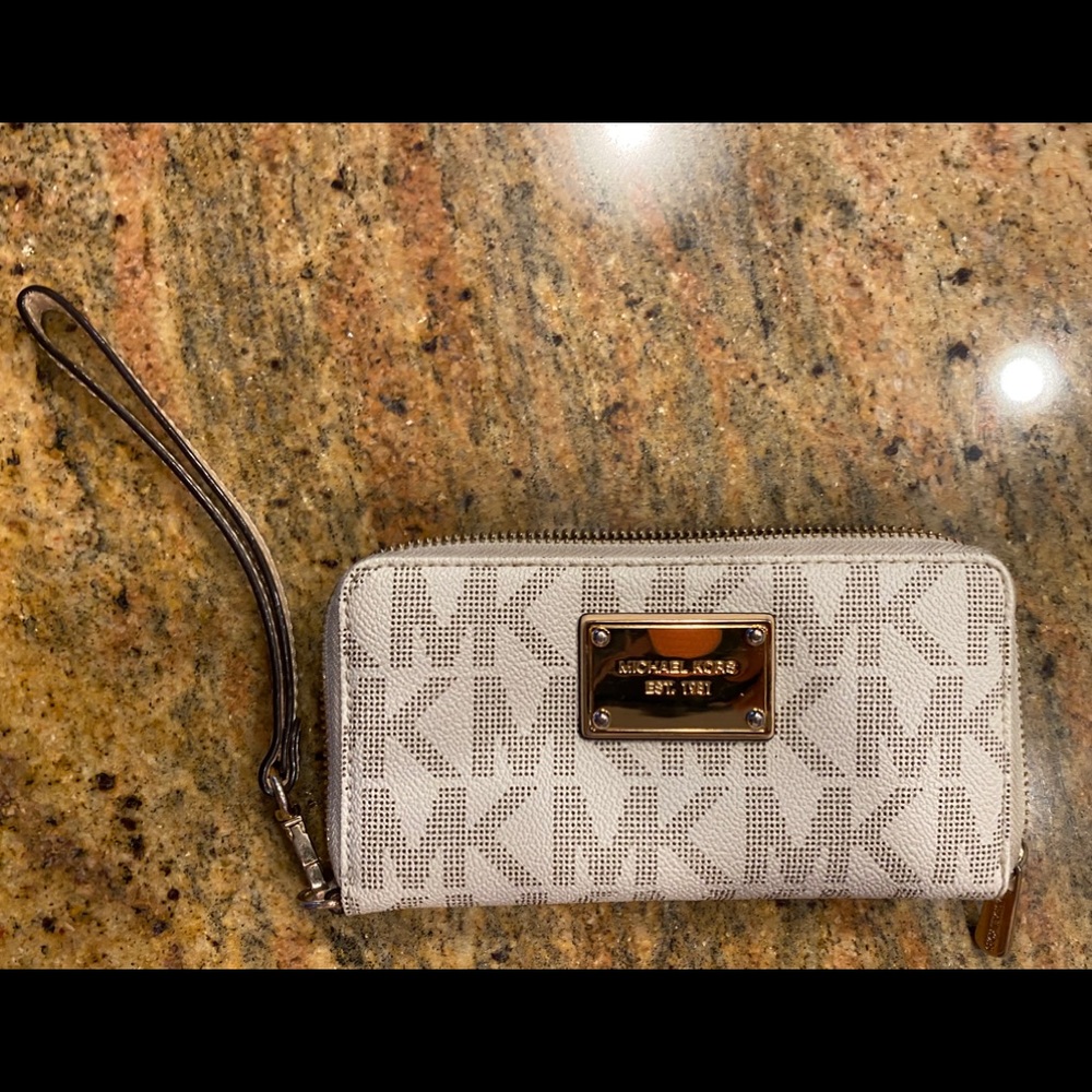 Michael kors wristlet wallet